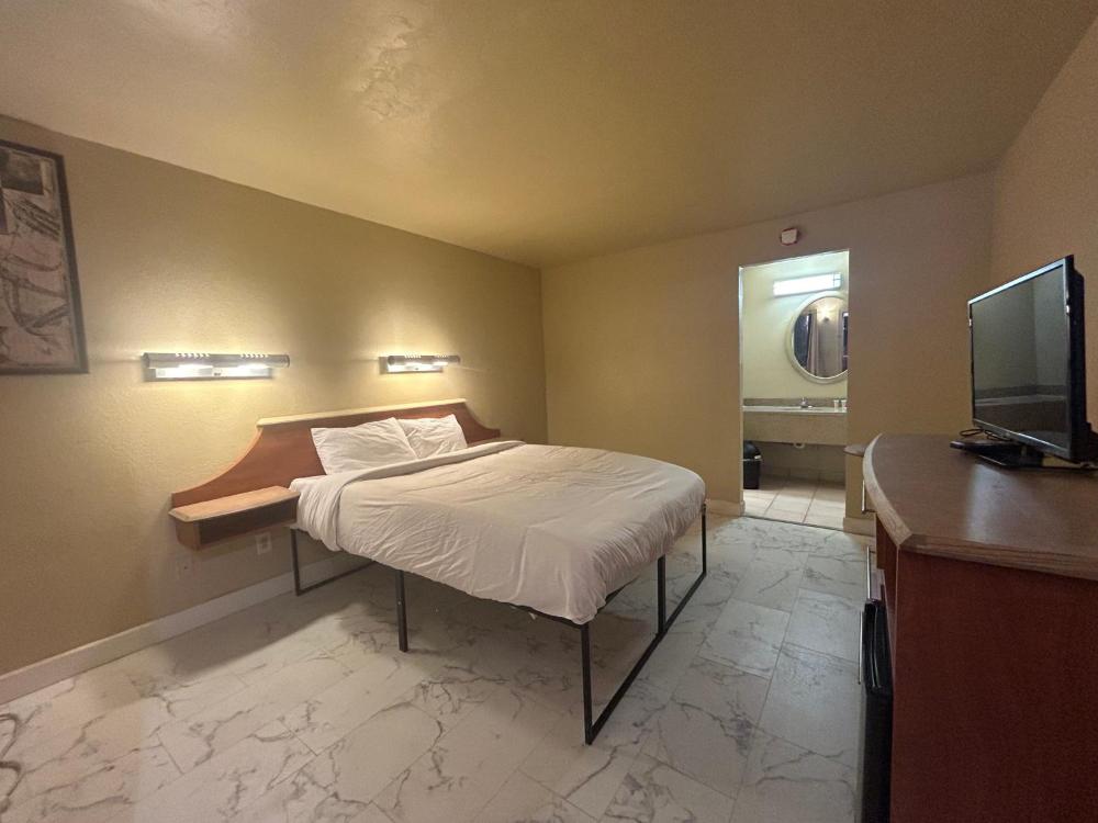 Queen Room interior