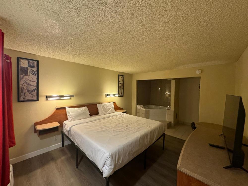 King Room with Spa Bath interior